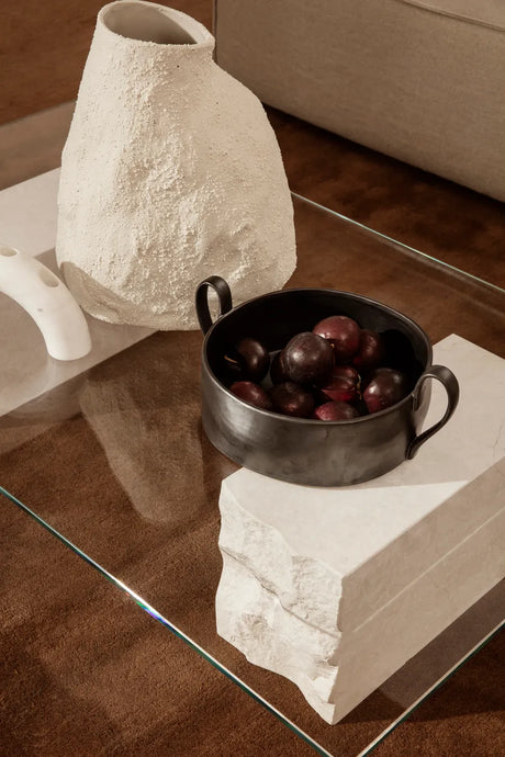 Vulca Medium vase, Off-white Stone fra Ferm Living - 2 - Jacobsen Plus