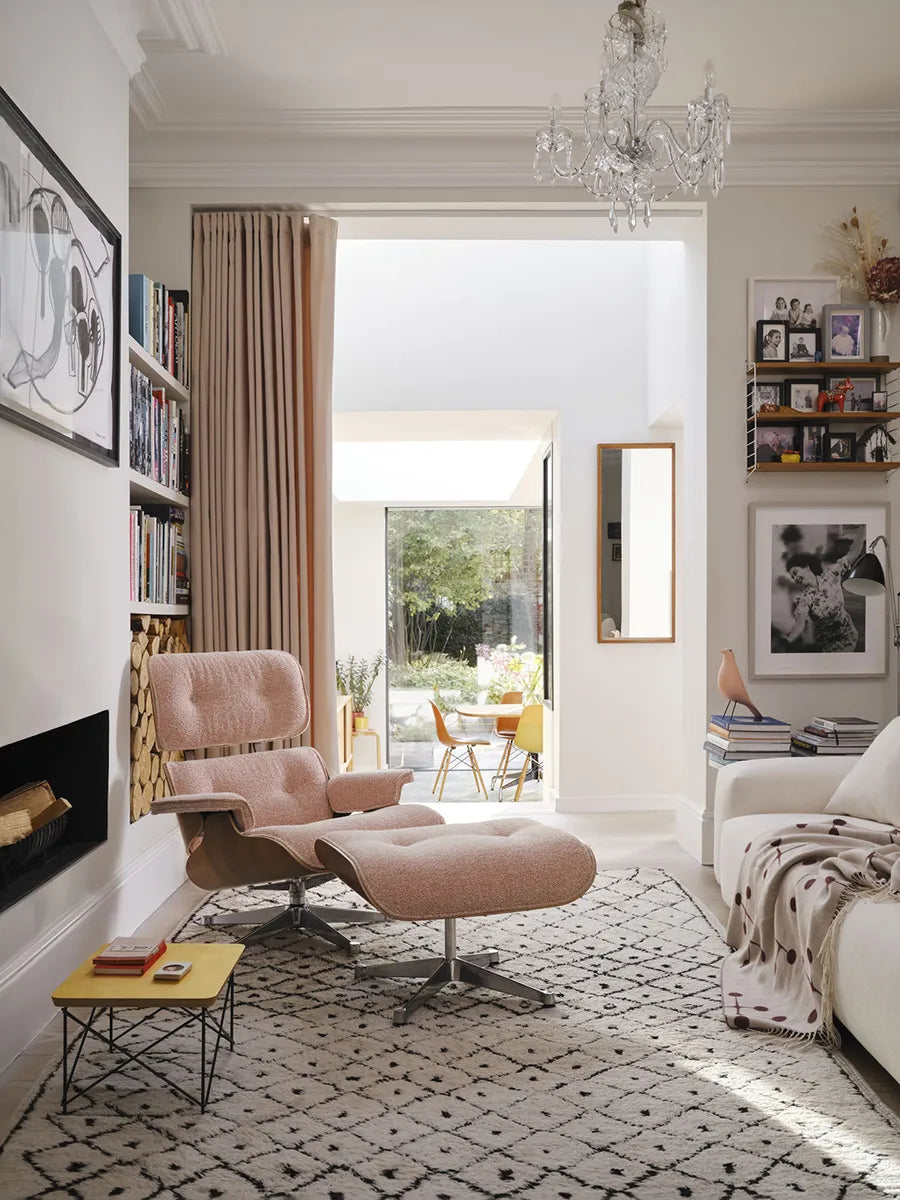 Eames Lounge Chair inkl. Fodskammel, valnød/Nubia fra Vitra