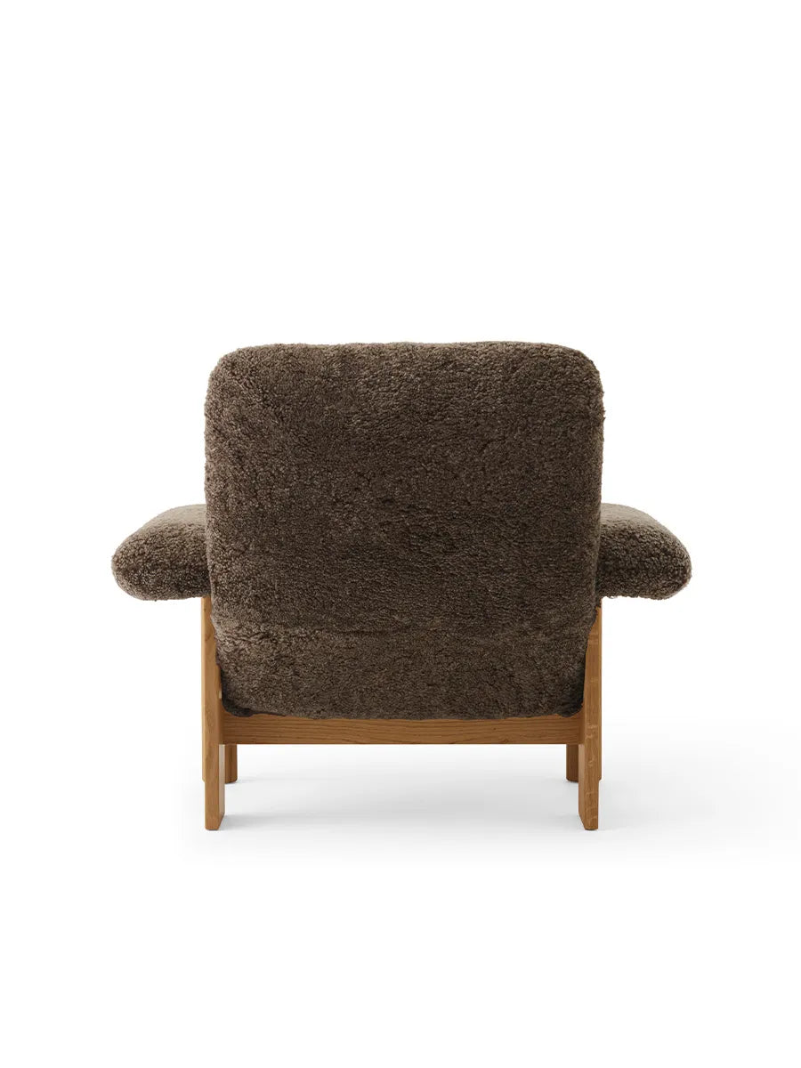 Brasilia Lounge Chair, Natural Oak Sheepskin Root fra Audo Copenhagen