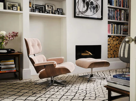 Eames Lounge Chair inkl. Fodskammel, valnød/Nubia fra Vitra - Ivory - Pearl - Jacobsen Plus