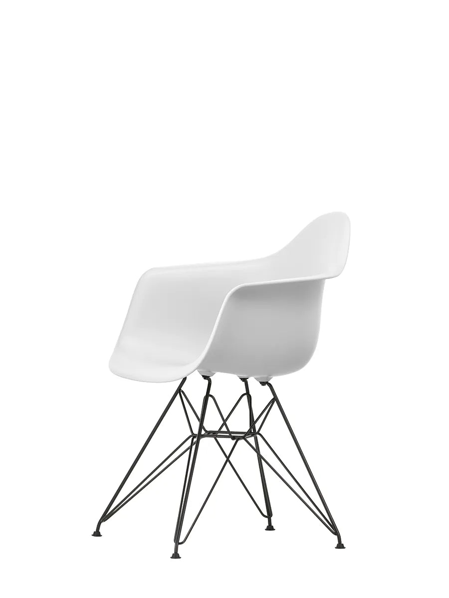 Eames Plastic Armchair DAR, sort pulverlakering fra Vitra