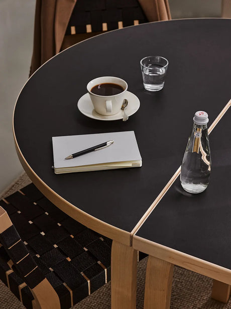 Aalto Table Half-Round 95, Ø120 cm fra Artek - Birk - Jacobsen Plus