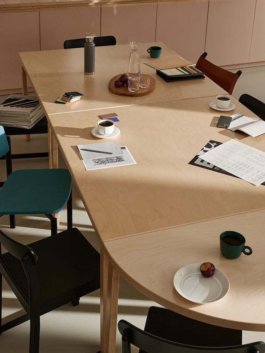 Aalto Table Square, 120x120 cm fra Artek