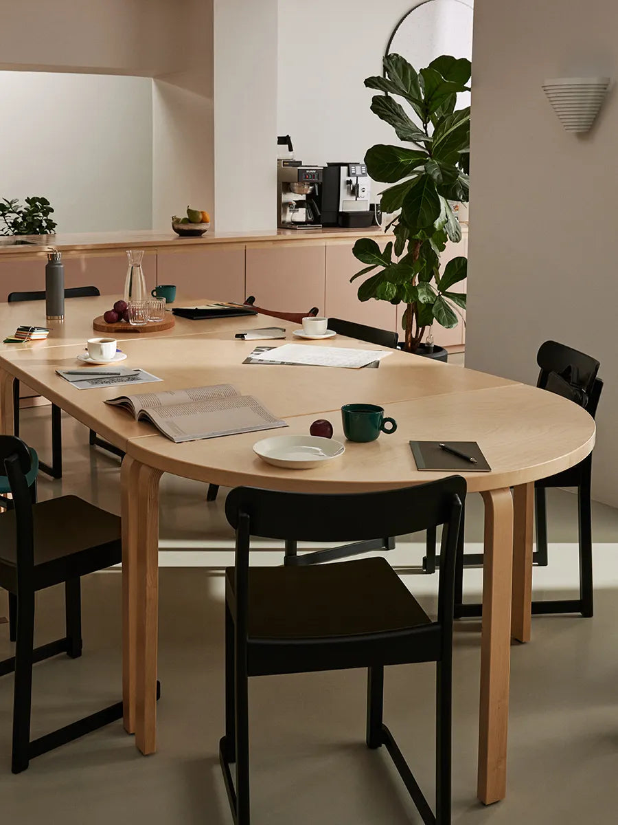 Aalto Table Square, 120x120 cm fra Artek