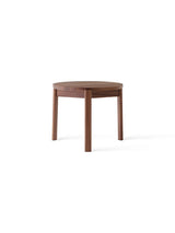 Passage Lounge Table, Ø50 cm fra Audo Copenhagen - Walnut - Jacobsen Plus