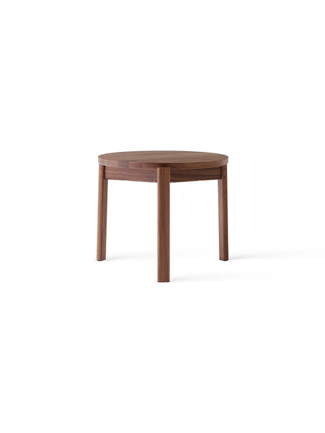 Passage Lounge Table, Ø50 cm fra Audo Copenhagen - Walnut - Jacobsen Plus