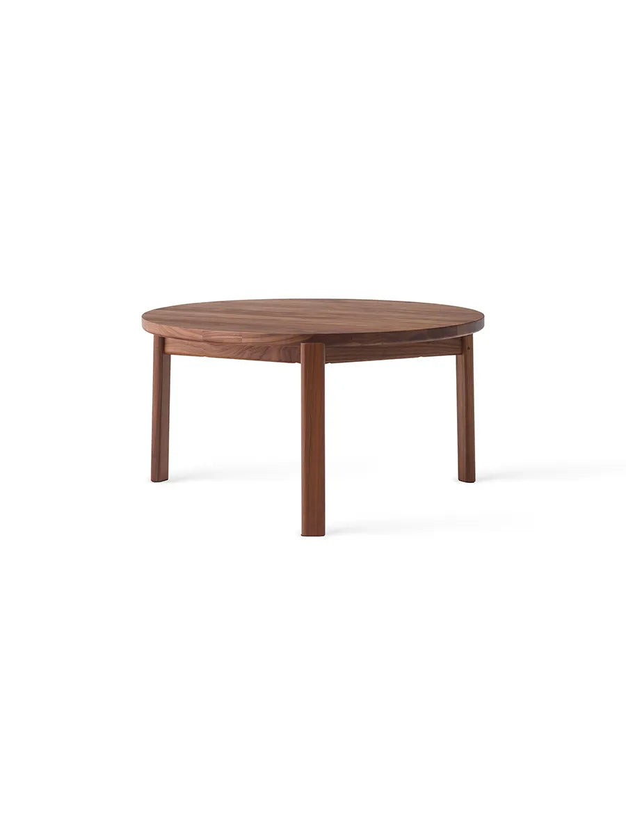 Passage Lounge Table, Ø70 cm fra Audo Copenhagen - Walnut - Jacobsen Plus