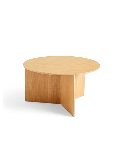 Slit borde i træ fra Hay - XL Round- Ø 65 x H 35,5 cm / Lakeret eg - Jacobsen Plus