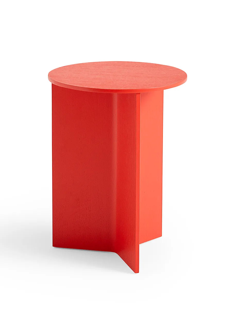 Slit borde i træ fra Hay - High Round- Ø 35 x H 47 cm / Lakeret Candy red eg - Jacobsen Plus