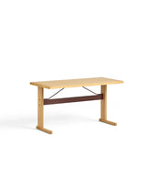 Passerelle Desk, L140 cm fra Hay - Water-based lacquered oak / Burgundy red / Water-based lacquered oak - Jacobsen Plus