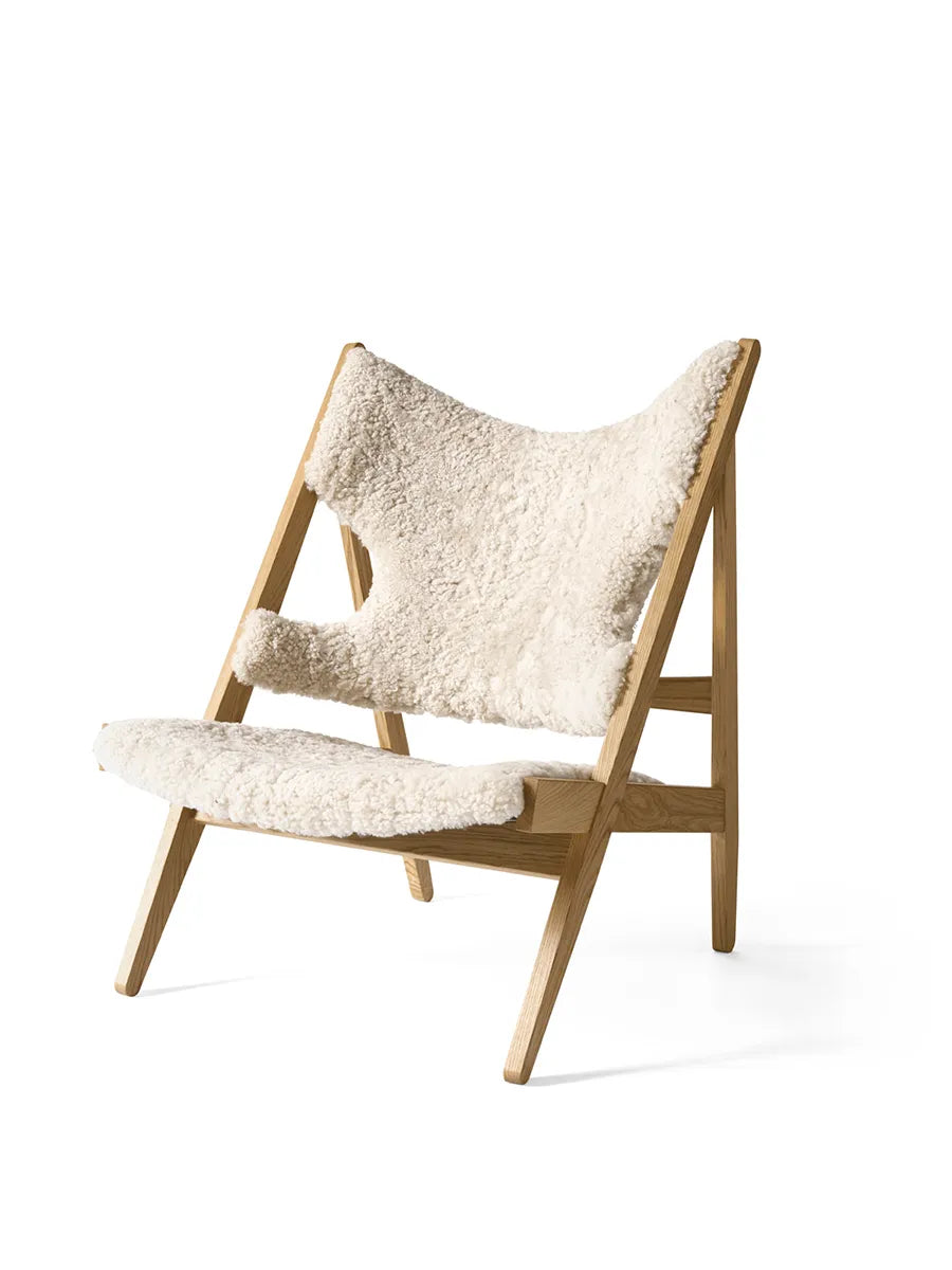 Knitting Lounge Chair, Sheepskin fra Audo Copenhagen - Natural Oak - Moonlight 09 - Jacobsen Plus