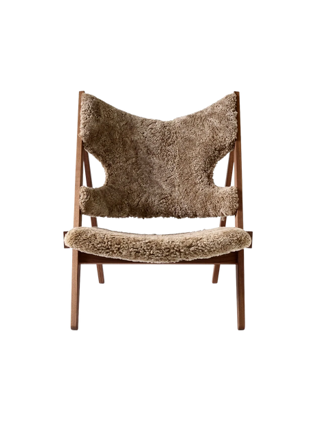 Knitting Lounge Chair, Sheepskin fra Audo Copenhagen - Sheepskin Sahara - Walnut - Jacobsen Plus