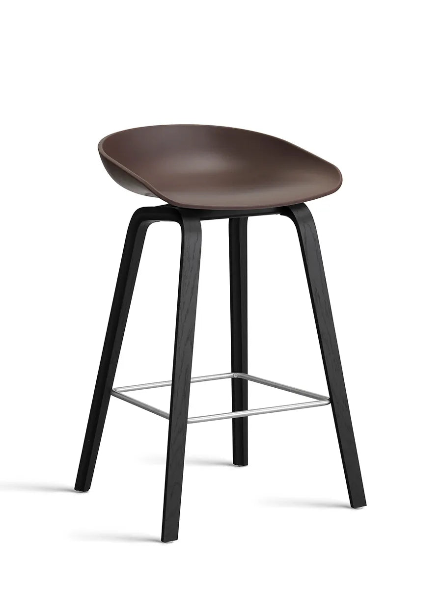About a Stool AAS32 fra Hay - Lav - B 50 x D 43 x H 64-75 cm / Raisin / Sortbejdset eg - Jacobsen Plus