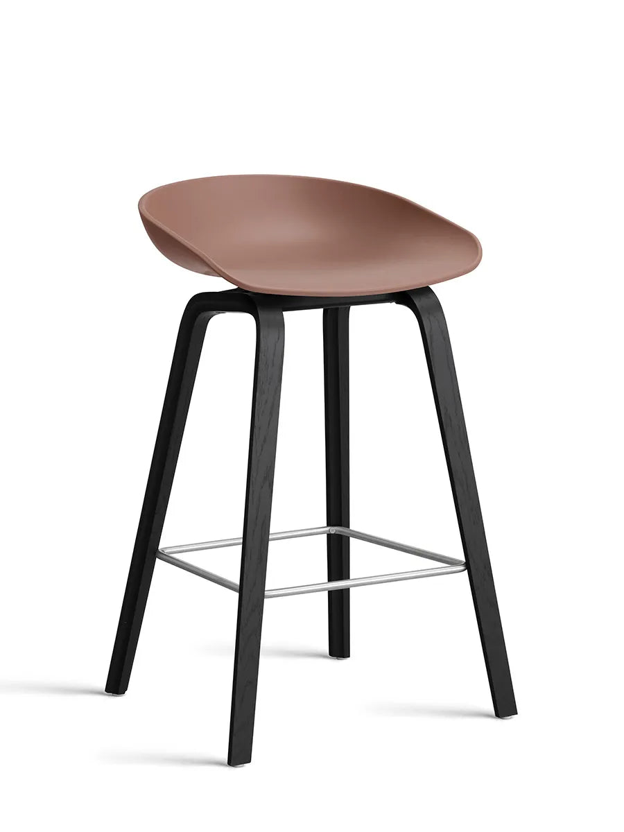 About a Stool AAS32 fra Hay - Lav - B 50 x D 43 x H 64-75 cm / Soft Brick / Sortbejdset eg - Jacobsen Plus