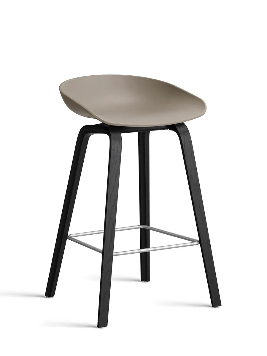 About a Stool AAS32 fra Hay - Lav - B 50 x D 43 x H 64-75 cm / Khaki / Sortbejdset eg - Jacobsen Plus