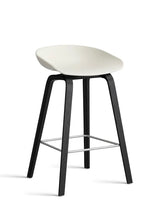 About a Stool AAS32 fra Hay - Lav - B 50 x D 43 x H 64-75 cm / Melange Cream / Sortbejdset eg - Jacobsen Plus