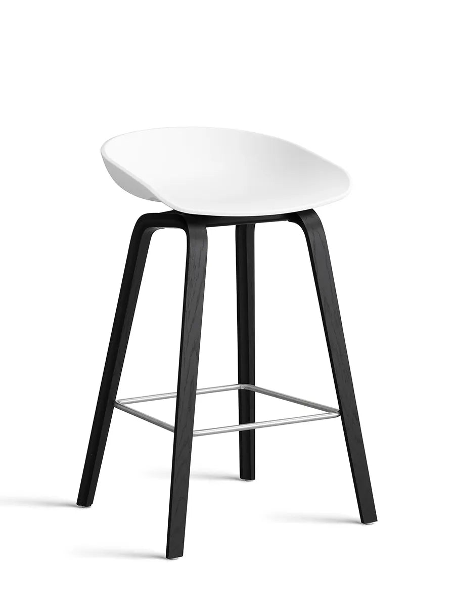 About a Stool AAS32 fra Hay - Lav - B 50 x D 43 x H 64-75 cm / Hvid / Sortbejdset eg - Jacobsen Plus