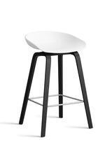 About a Stool AAS32 fra Hay - Lav - B 50 x D 43 x H 64-75 cm / Hvid / Sortbejdset eg - Jacobsen Plus