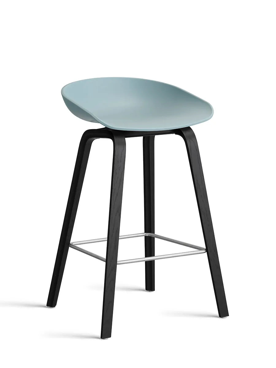 About a Stool AAS32 fra Hay - Lav - B 50 x D 43 x H 64-75 cm / Dusty blue / Sortbejdset eg - Jacobsen Plus