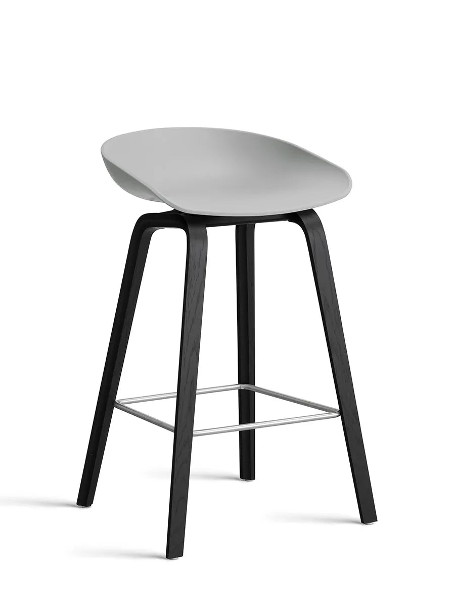 About a Stool AAS32 fra Hay - Lav - B 50 x D 43 x H 64-75 cm / Concrete grey / Sortbejdset eg - Jacobsen Plus