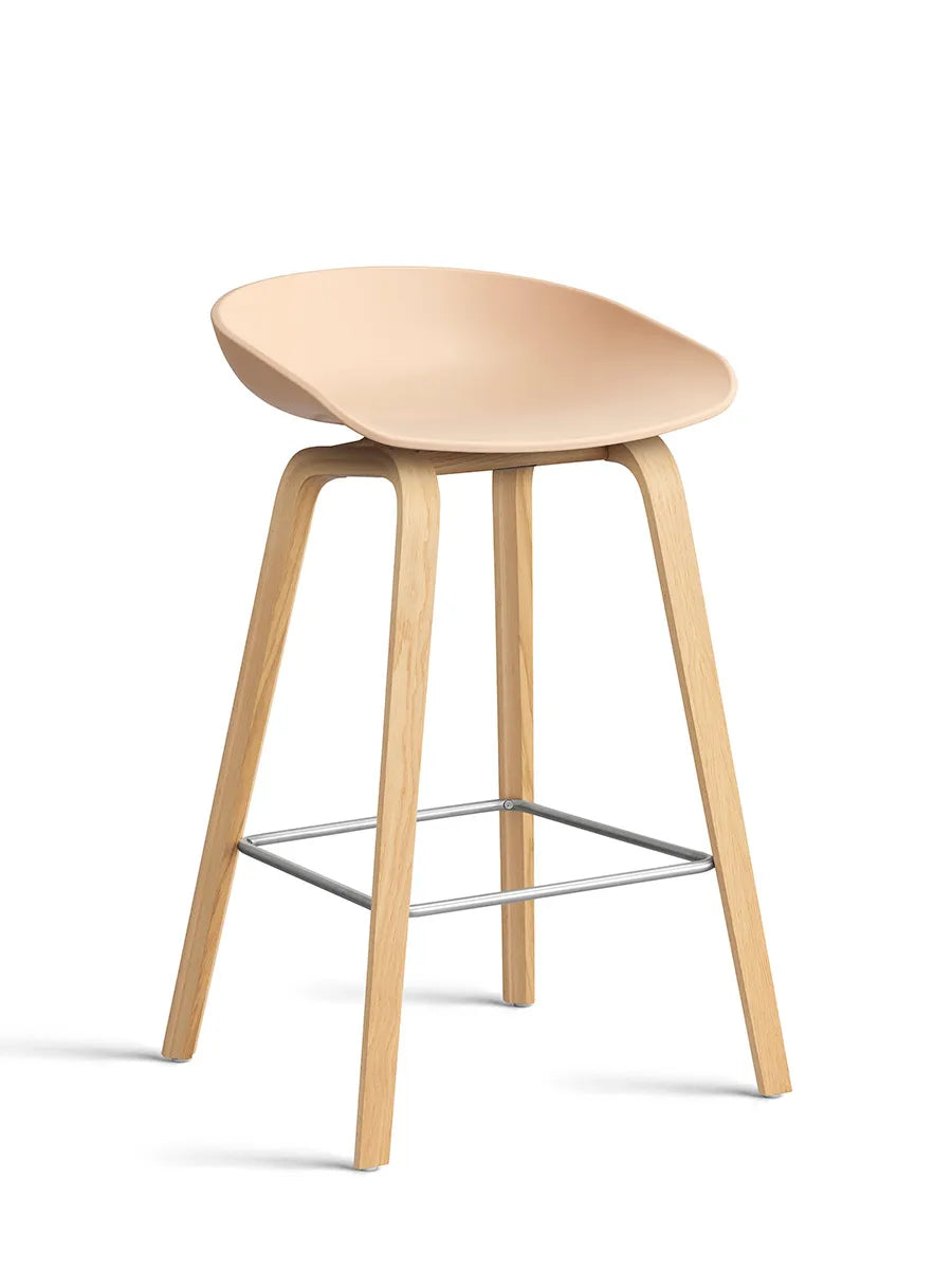 About a Stool AAS32 fra Hay - Lav - B 50 x D 43 x H 64-75 cm / Pale Peach / Lakeret eg - Jacobsen Plus