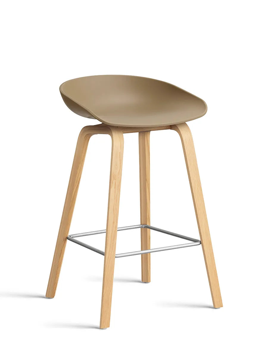 About a Stool AAS32 fra Hay - Lav - B 50 x D 43 x H 64-75 cm / Clay / Lakeret eg - Jacobsen Plus