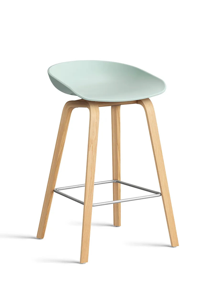 About a Stool AAS32 fra Hay - Lav - B 50 x D 43 x H 64-75 cm / Dusty Mint / Lakeret eg - Jacobsen Plus