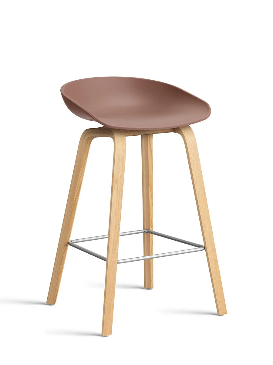 About a Stool AAS32 fra Hay - Lav - B 50 x D 43 x H 64-75 cm / Soft Brick / Lakeret eg - Jacobsen Plus