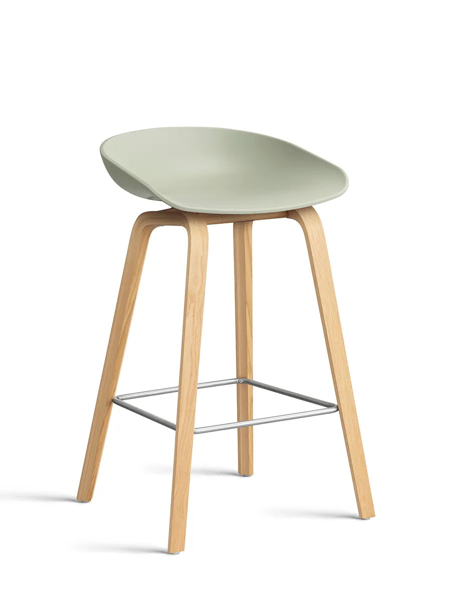 About a Stool AAS32 fra Hay - Lav - B 50 x D 43 x H 64-75 cm / Pastel green / Lakeret eg - Jacobsen Plus