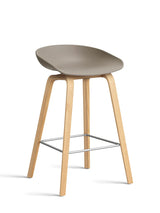 About a Stool AAS32 fra Hay - Lav - B 50 x D 43 x H 64-75 cm / Khaki / Lakeret eg - Jacobsen Plus