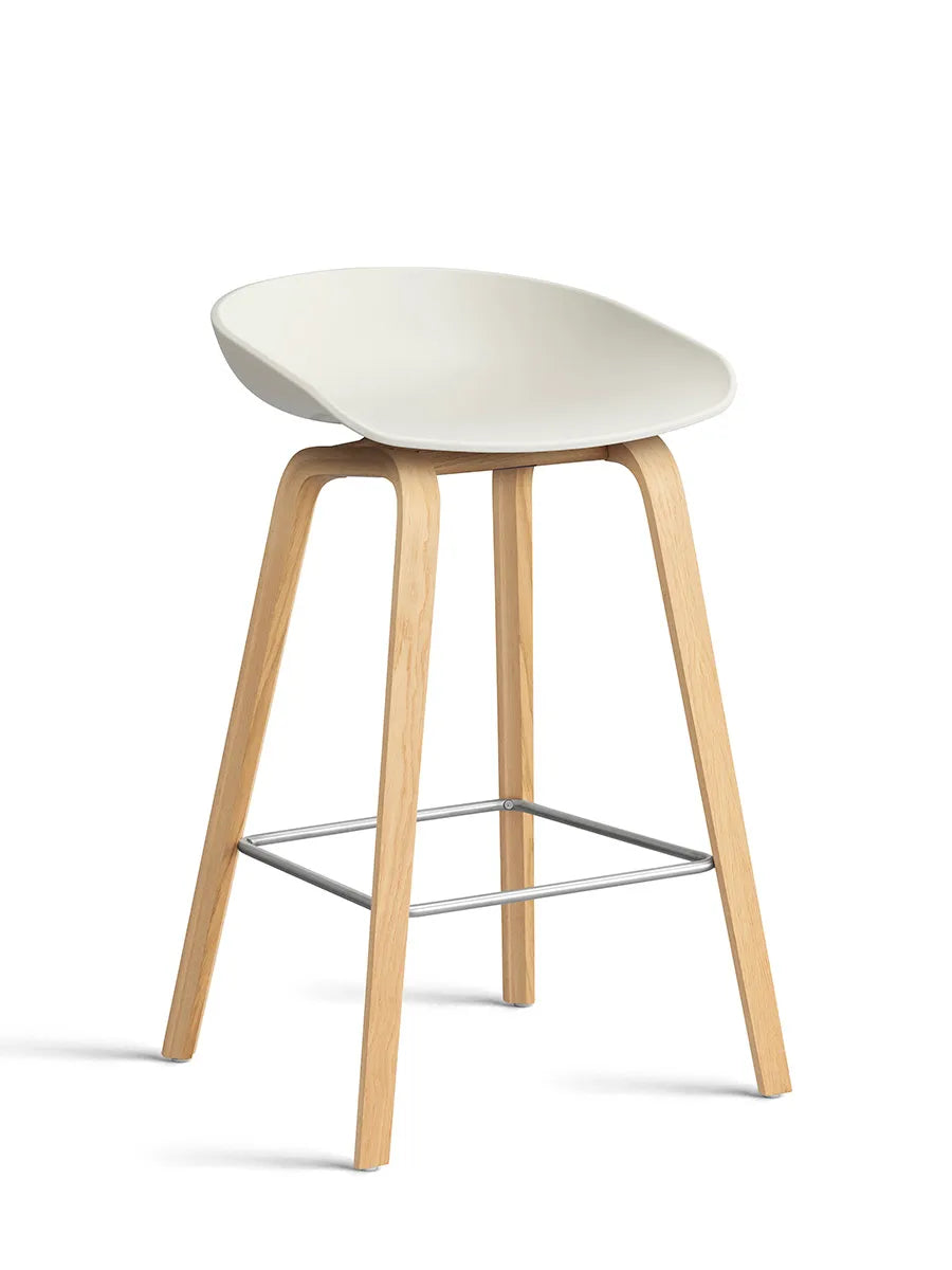 About a Stool AAS32 fra Hay - Lav - B 50 x D 43 x H 64-75 cm / Melange Cream / Lakeret eg - Jacobsen Plus