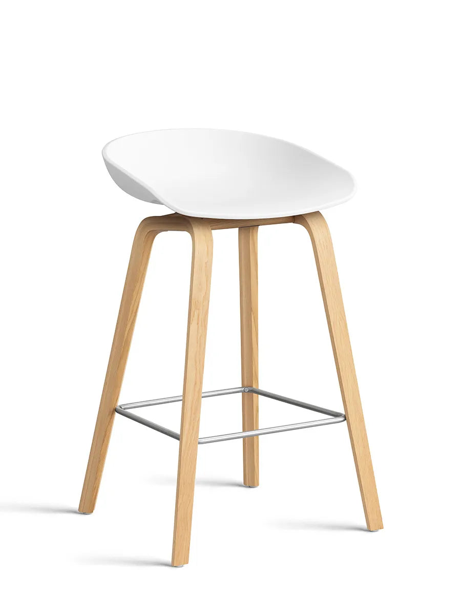 About a Stool AAS32 fra Hay - Lav - B 50 x D 43 x H 64-75 cm / Hvid / Lakeret eg - Jacobsen Plus