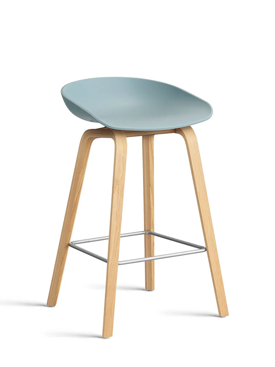 About a Stool AAS32 fra Hay - Lav - B 50 x D 43 x H 64-75 cm / Dusty blue / Lakeret eg - Jacobsen Plus