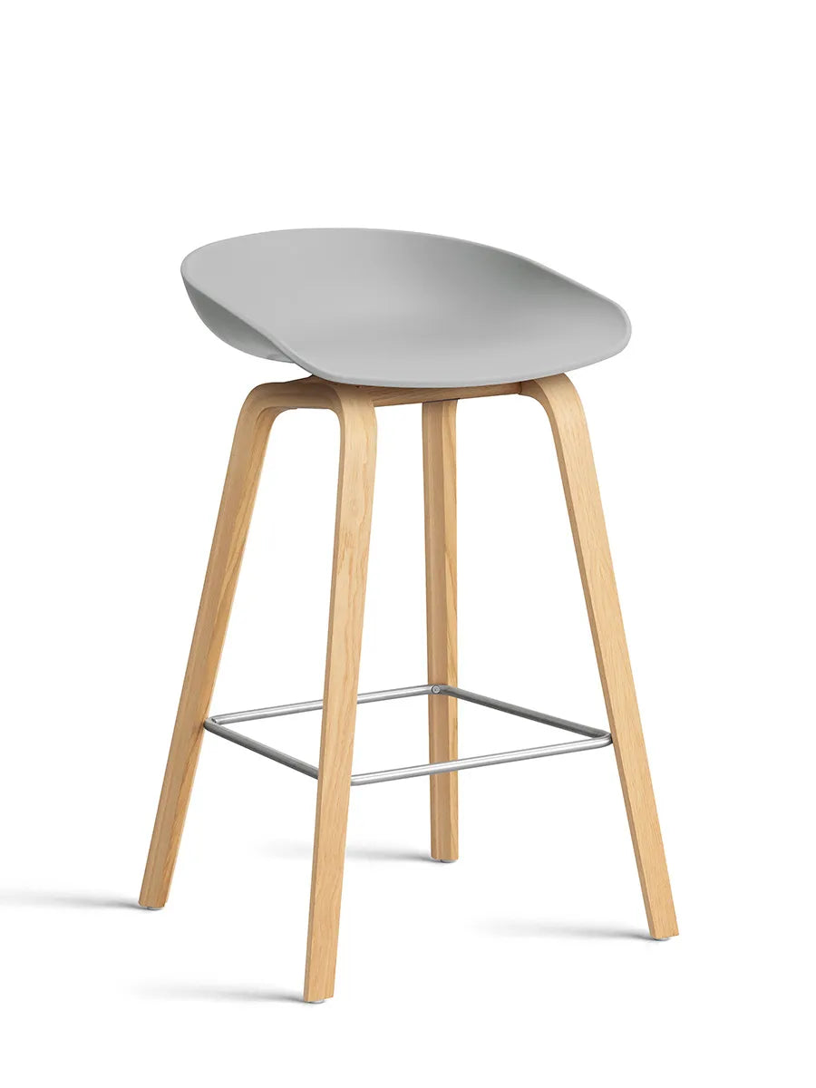 About a Stool AAS32 fra Hay - Lav - B 50 x D 43 x H 64-75 cm / Concrete grey / Lakeret eg - Jacobsen Plus