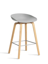 About a Stool AAS32 fra Hay - Lav - B 50 x D 43 x H 64-75 cm / Concrete grey / Lakeret eg - Jacobsen Plus