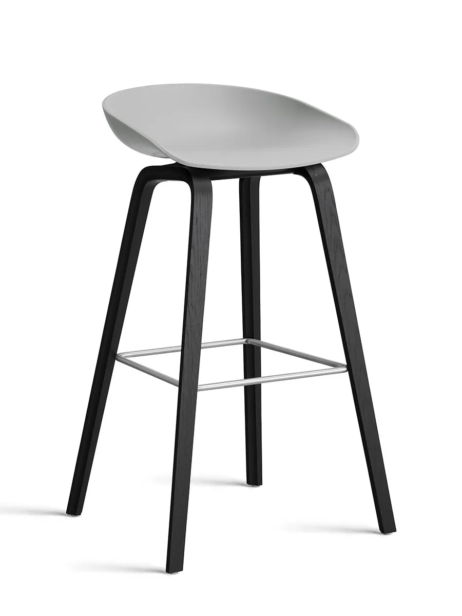About a Stool AAS32 fra Hay - Høj - B 50 x D 46 x H 74-85 cm / Concrete grey / Sortbejdset eg - Jacobsen Plus
