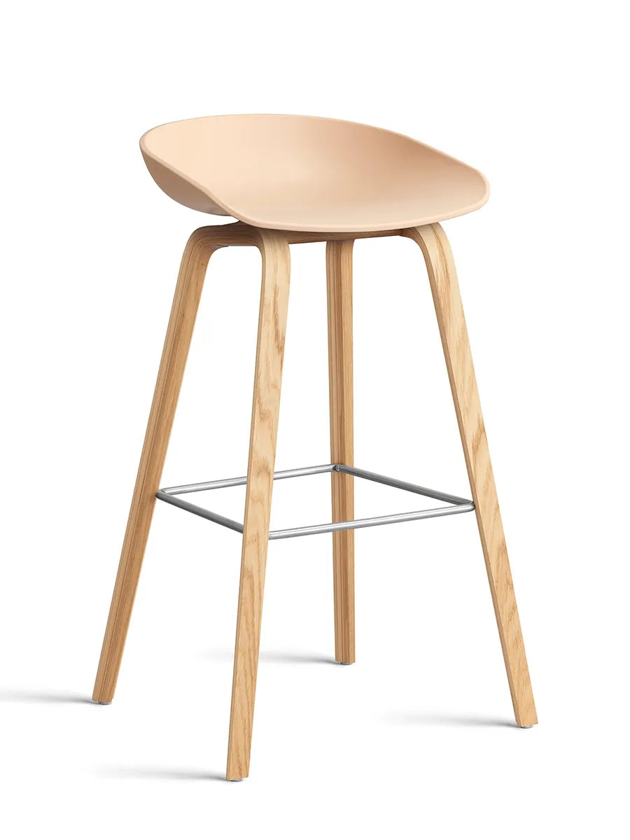 About a Stool AAS32 fra Hay - Høj - B 50 x D 46 x H 74-85 cm / Pale Peach / Lakeret eg - Jacobsen Plus