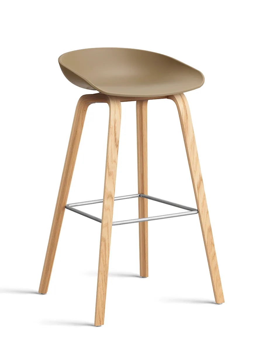 About a Stool AAS32 fra Hay - Høj - B 50 x D 46 x H 74-85 cm / Clay / Lakeret eg - Jacobsen Plus