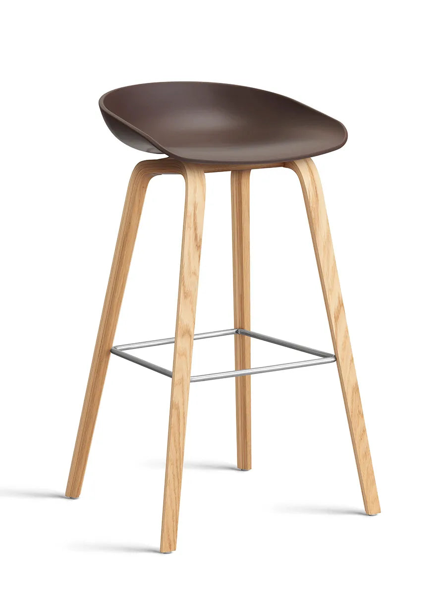 About a Stool AAS32 fra Hay - Høj - B 50 x D 46 x H 74-85 cm / Raisin / Lakeret eg - Jacobsen Plus