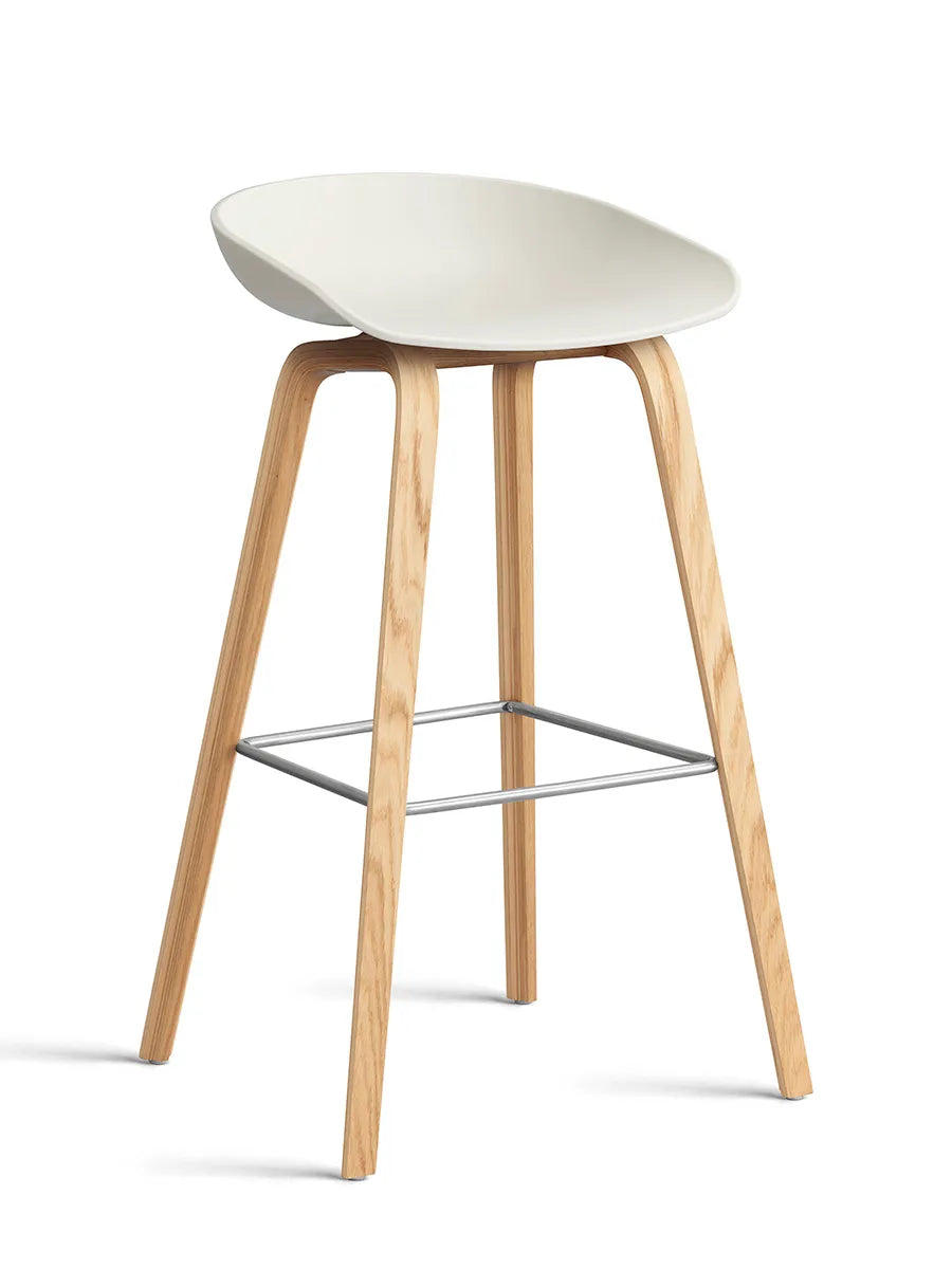 About a Stool AAS32 fra Hay - Høj - B 50 x D 46 x H 74-85 cm / Melange Cream / Lakeret eg - Jacobsen Plus