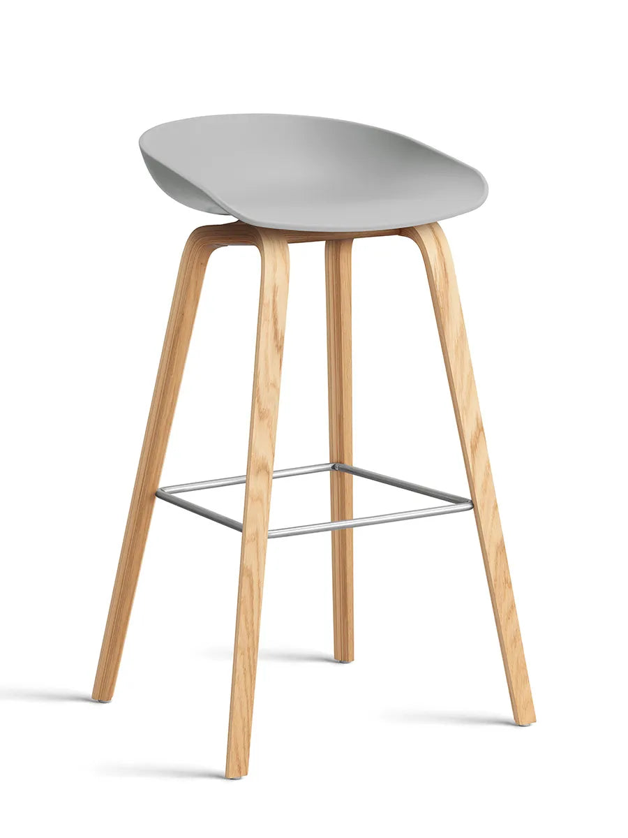 About a Stool AAS32 fra Hay - Høj - B 50 x D 46 x H 74-85 cm / Concrete grey / Lakeret eg - Jacobsen Plus