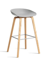 About a Stool AAS32 fra Hay - Høj - B 50 x D 46 x H 74-85 cm / Concrete grey / Lakeret eg - Jacobsen Plus