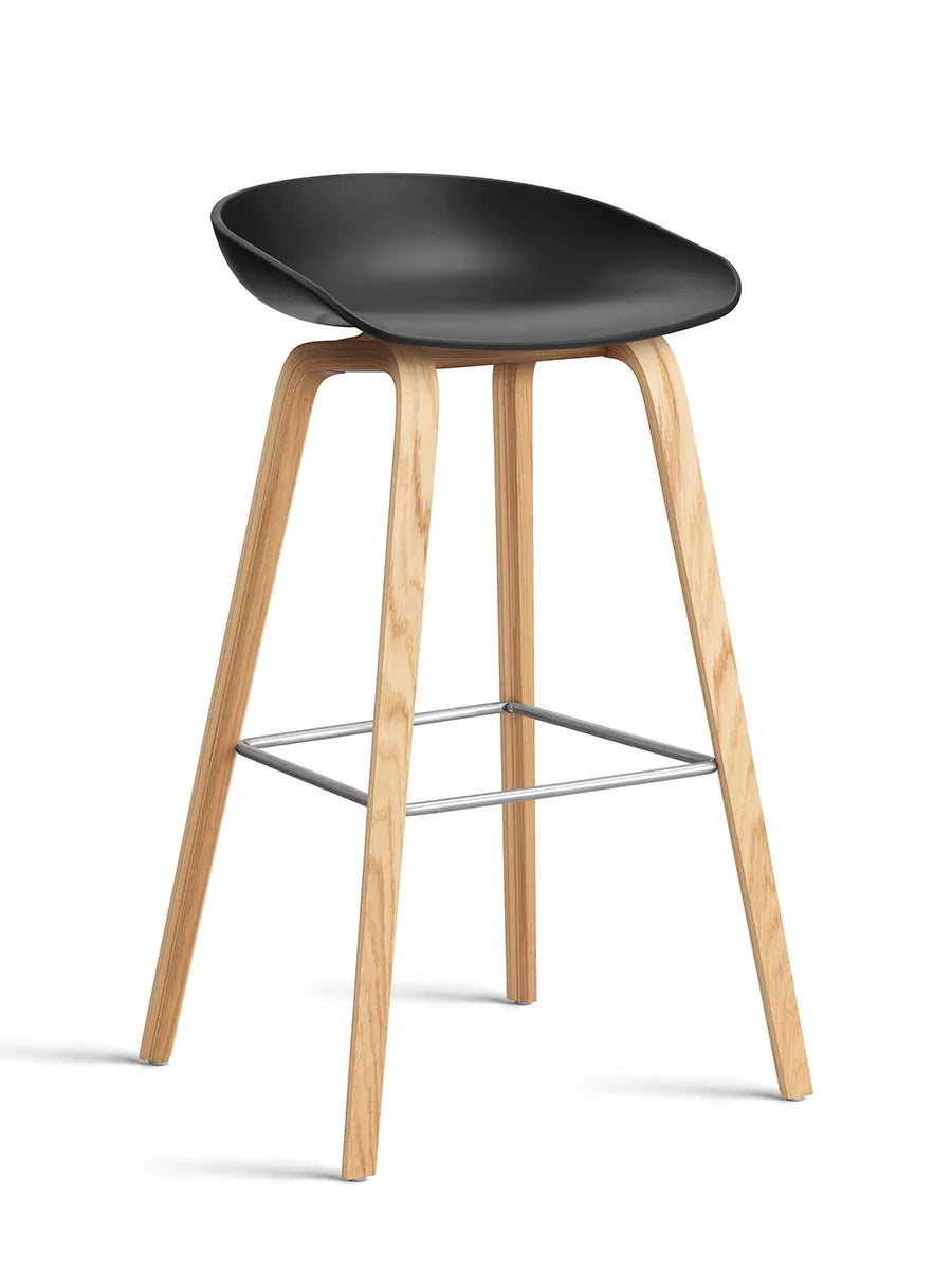 About a Stool AAS32 fra Hay - Høj - B 50 x D 46 x H 74-85 cm / Sort / Lakeret eg - Jacobsen Plus
