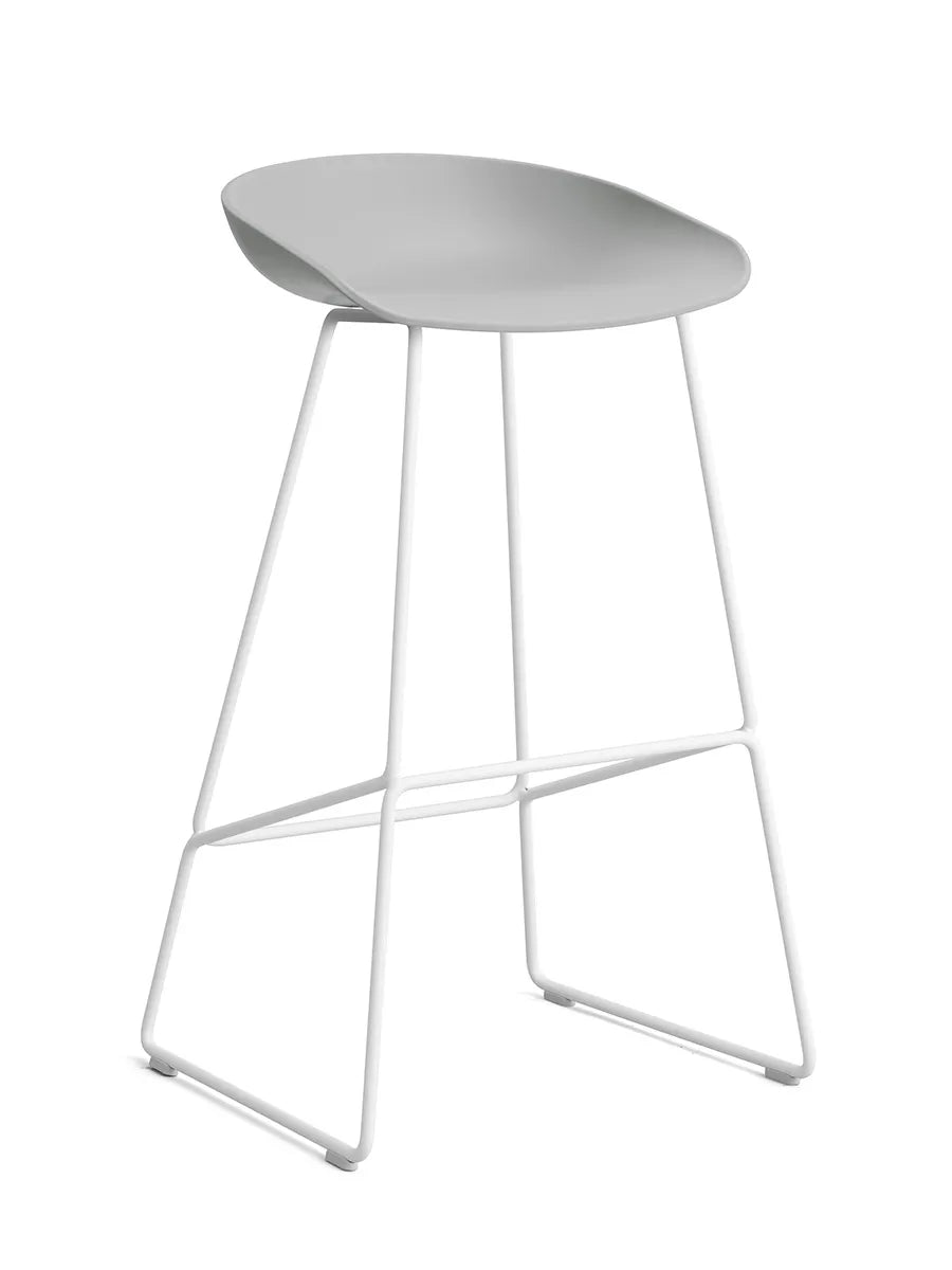  - Høj - B 50 x D 48 x H 75-86 cm / Concrete grey / Hvid pulverlakeret stål - Jacobsen Plus