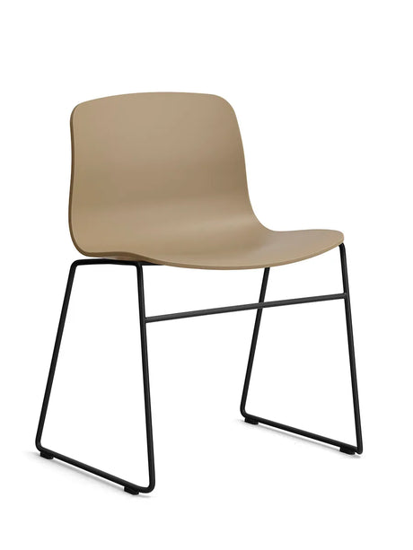 About a Chair AAC08 fra Hay - Clay / Sort pulverlakeret stål - Jacobsen Plus