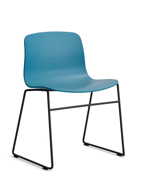 About a Chair AAC08 fra Hay - Azure blue / Sort pulverlakeret stål - Jacobsen Plus