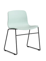 About a Chair AAC08 fra Hay - Dusty Mint / Sort pulverlakeret stål - Jacobsen Plus