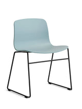 About a Chair AAC08 fra Hay - Dusty blue / Sort pulverlakeret stål - Jacobsen Plus