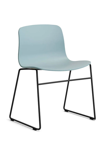 About a Chair AAC08 fra Hay - Dusty blue / Sort pulverlakeret stål - Jacobsen Plus