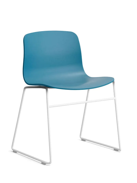 About a Chair AAC08 fra Hay - Azure blue / Hvid pulverlakeret stål - Jacobsen Plus